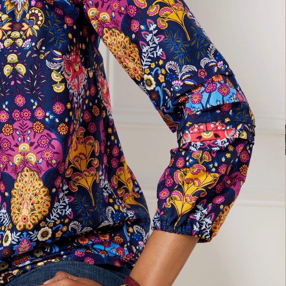 TALBOTS PLEATED SLEEVE POPLIN TOP - FLORAL MEDALLION - Picture 2 of 7